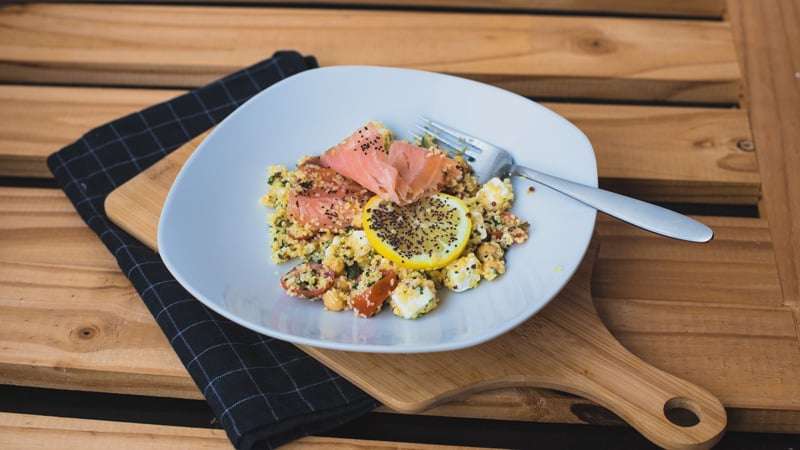 découvrez un menu équilibré de 1000 calories par jour spécialement conçu pour les femmes, avec des conseils pratiques et des exemples de repas pour atteindre vos objectifs santé.