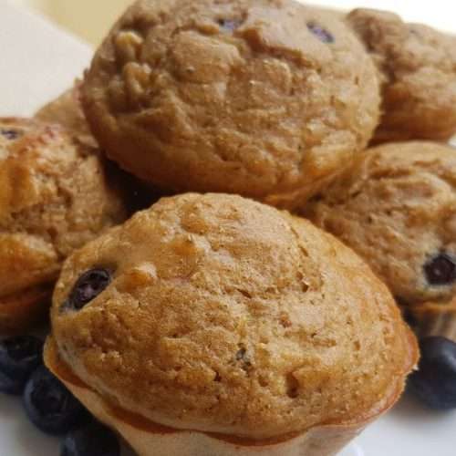 découvrez notre recette de muffins myrtilles healthy, gourmands et légers, parfaits pour une collation saine et savoureuse.