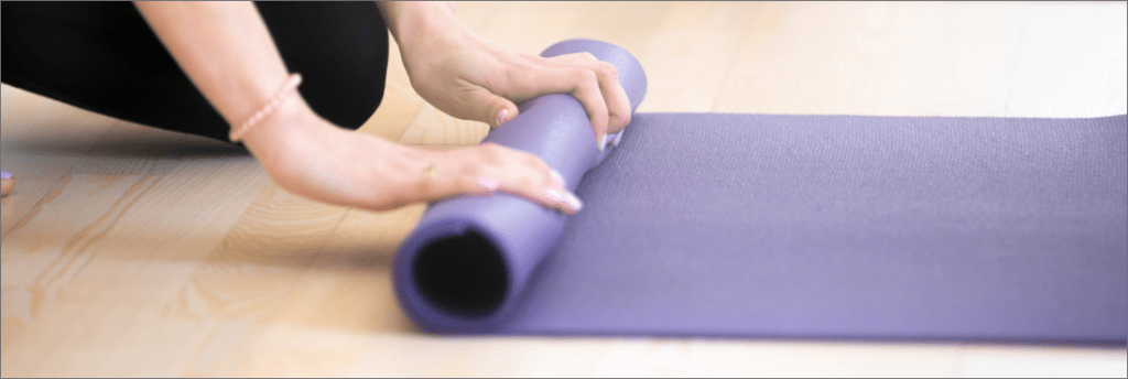 découvrez des méthodes simples et efficaces pour nettoyer votre tapis de yoga et le garder propre, frais et durable.