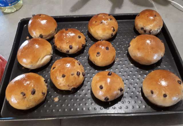 découvrez une recette simple et rapide pour préparer un délicieux pain aux pépites de chocolat, parfait pour le petit-déjeuner ou une pause gourmande.