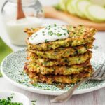 découvrez une recette healthy de pancakes à la courgette, rapides et faciles à préparer pour un petit-déjeuner gourmand et équilibré.