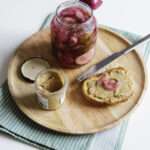 découvrez notre recette facile et rapide pour préparer des pickles de concombre maison croquants et délicieux, parfaits pour accompagner vos plats.