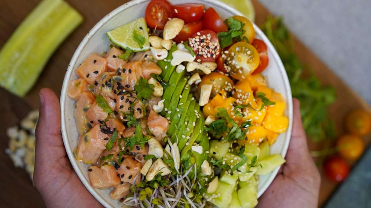 découvrez notre recette de poke bowl végétarien, facile à préparer et saine, parfaite pour un repas équilibré et savoureux.
