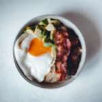 découvrez notre recette de porridge salé, un petit déjeuner gourmand et équilibré pour bien commencer la journée avec saveur et énergie.