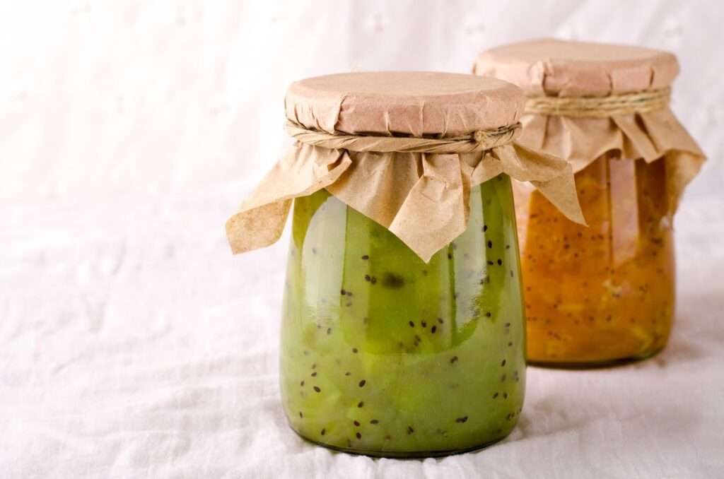 apprenez à préparer une délicieuse confiture aux graines de chia maison, saine et facile à réaliser avec des ingrédients naturels.