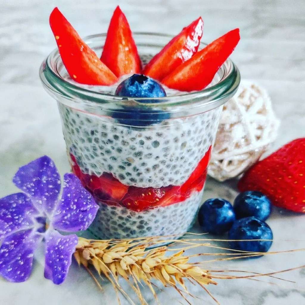 découvrez notre recette saine de pudding chia au chocolat et fruits frais, parfaite pour un dessert gourmand et équilibré.