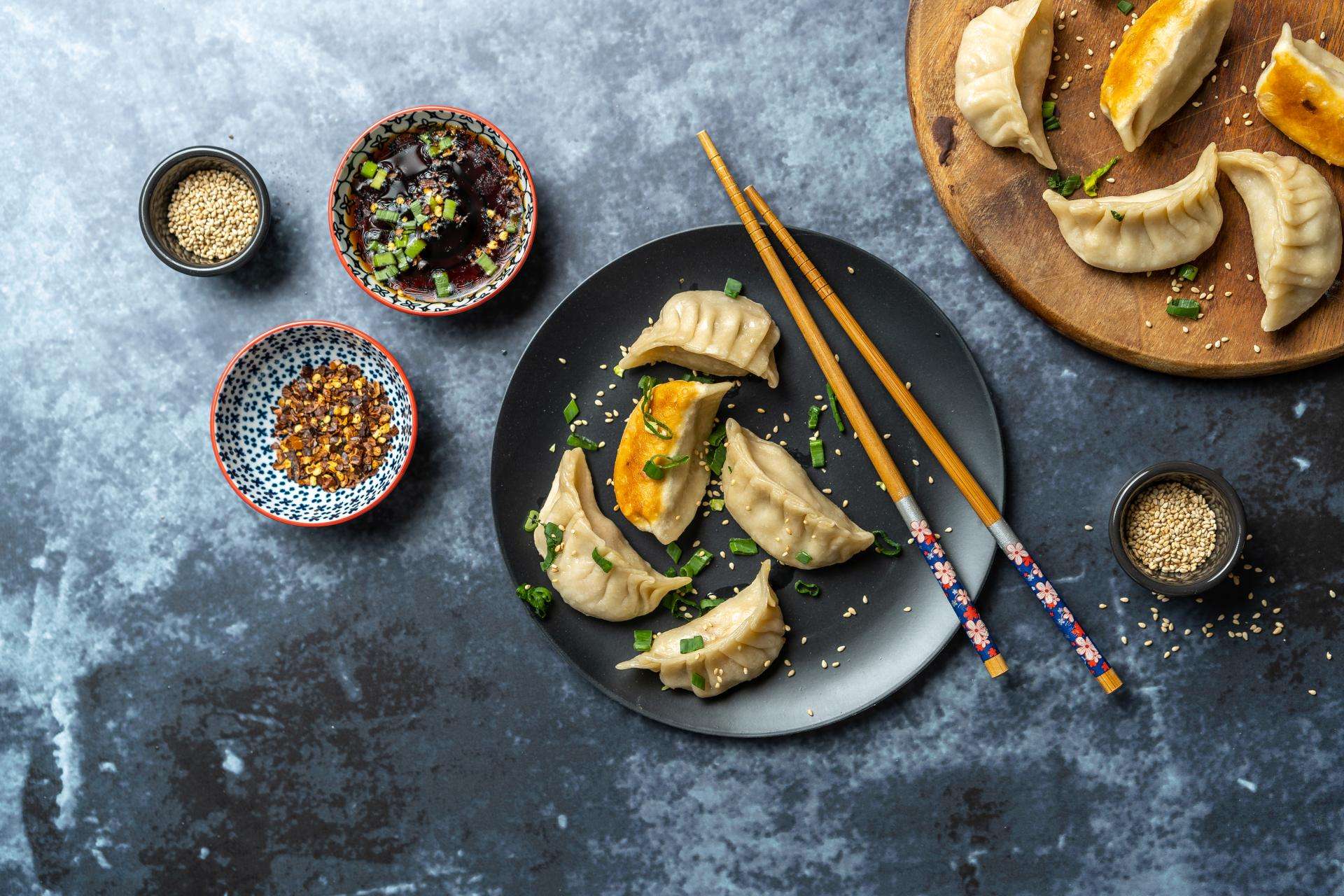 découvrez nos recettes savoureuses de raviolis et gyozas végétariens, parfaits pour un repas sain et gourmand.