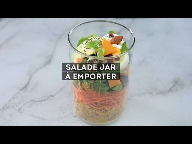 découvrez une recette saine et facile de salade en bocal, parfaite pour un repas frais et équilibré à emporter partout.