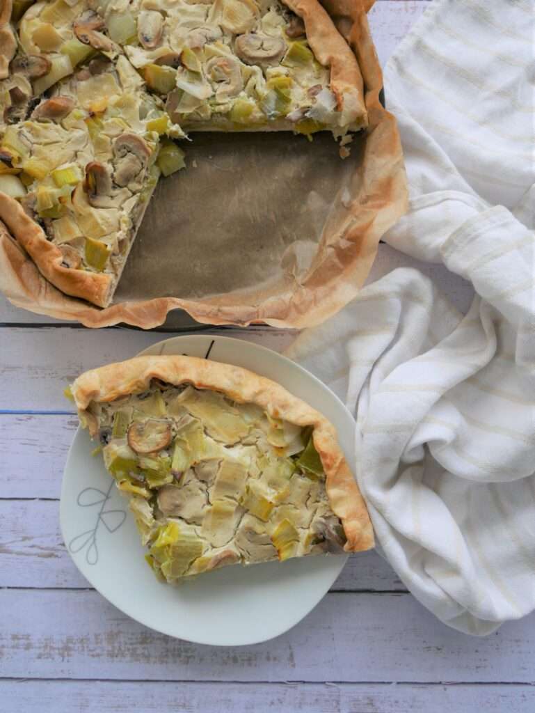 découvrez une délicieuse recette de tourte aux poireaux et champignons, facile à préparer et idéale pour un repas savoureux et réconfortant.