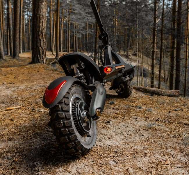 découvrez comment choisir la trottinette tout terrain idéale pour vos aventures en pleine nature. guide complet des critères essentiels pour un choix sûr et performant.