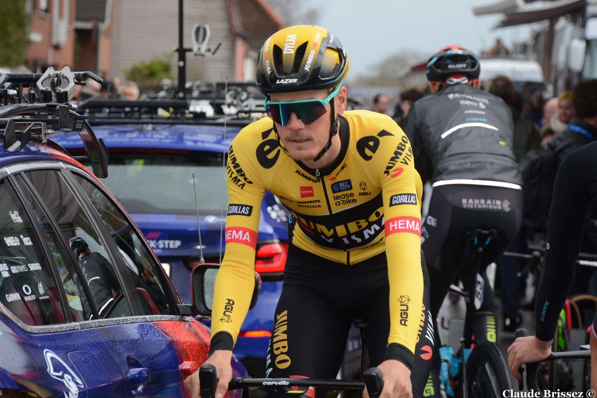 découvrez le portrait exclusif de dylan van baarle, cycliste d'exception, et son parcours vers la saison 2026. plongez dans l'univers passionnant de ce talent du cyclisme.