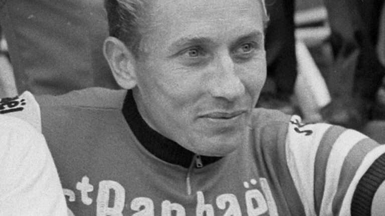 découvrez le parcours exceptionnel de jacques anquetil, quintuple vainqueur du tour de france, et revivez les moments forts de sa carrière cycliste légendaire.