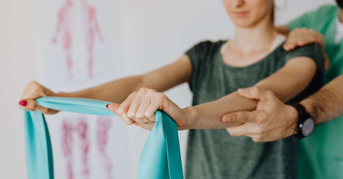 découvrez des méthodes efficaces pour gérer les traumatismes et douleurs articulaires liés aux sports de contact, afin d'améliorer votre récupération et performance.